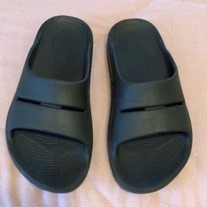 OOFOS Unisex OOah Sandals Black Recovery Slides